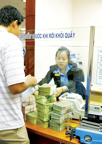 Các NHTM đang nỗ lực giảm tỷ lệ dư nợ phi sản xuất xuống 22%. Ảnh: LÃ ANH Các NHTM đang nỗ lực giảm tỷ lệ dư nợ phi sản xuất xuống 22%. Ảnh: LÃ ANH